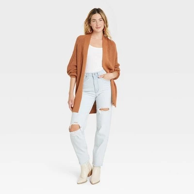 Women's High-Rise 90's Distressed Straight Jeans - Universal Thread™ Medium Wash 4 Women's High-Rise 90's Distressed Straight Jeans - Universal Thread™ Medium Wash - Image 2