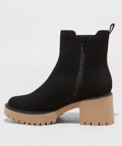 Women's Crispin Chelsea Boots - Universal Thread™ Tan